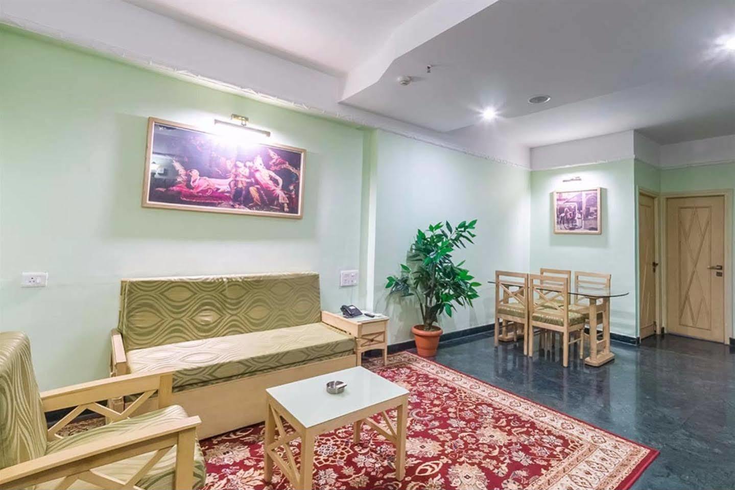 Treebo Komfort Suites, 3 Km From Mysore Palace Exterior foto